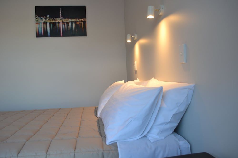 Queen Studio (Bath/Shower)