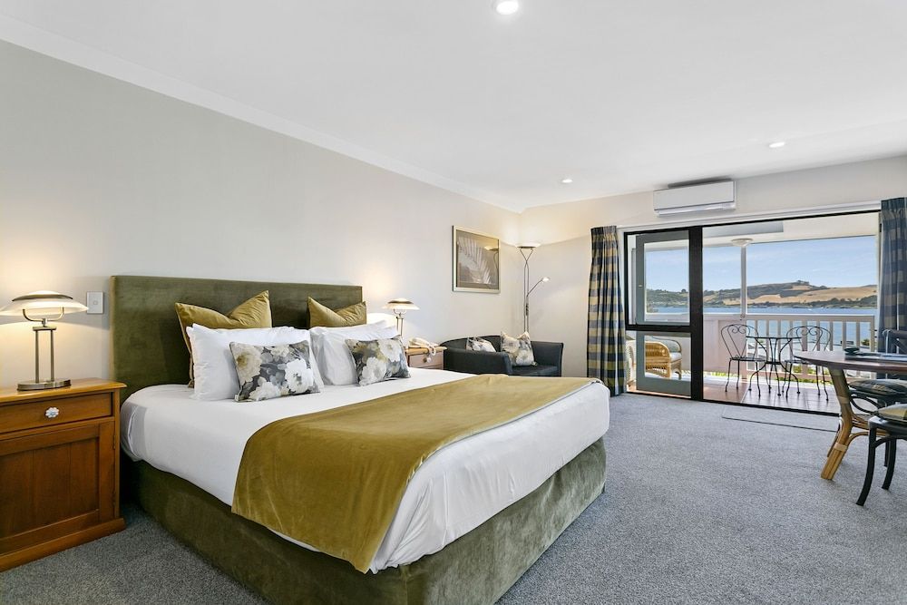 Deluxe Studio Suite