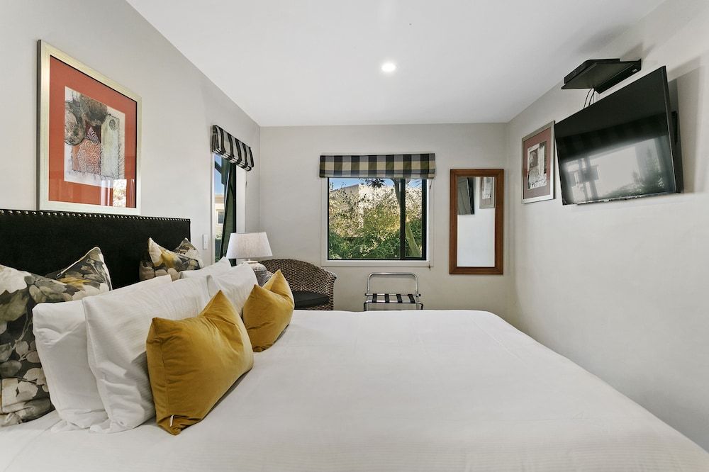 Superior Apartment, Hot Tub, Courtyard Area