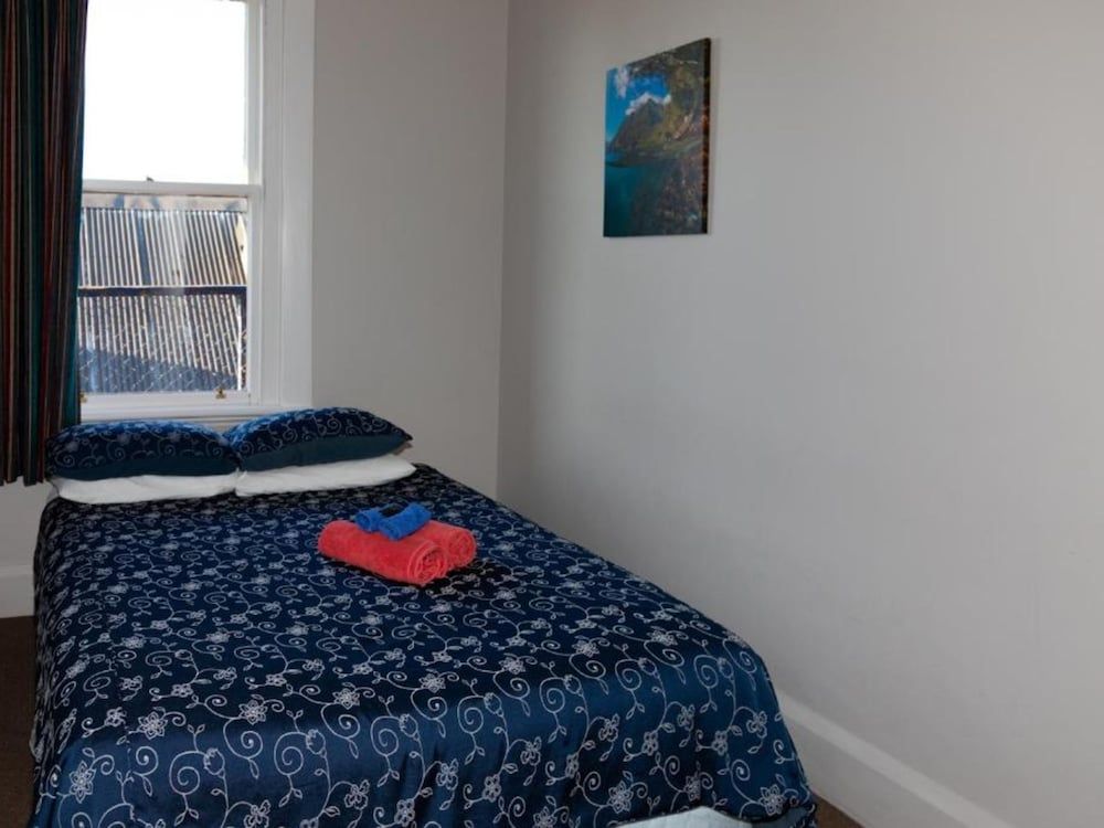 The Blue Pub Queen Room 3