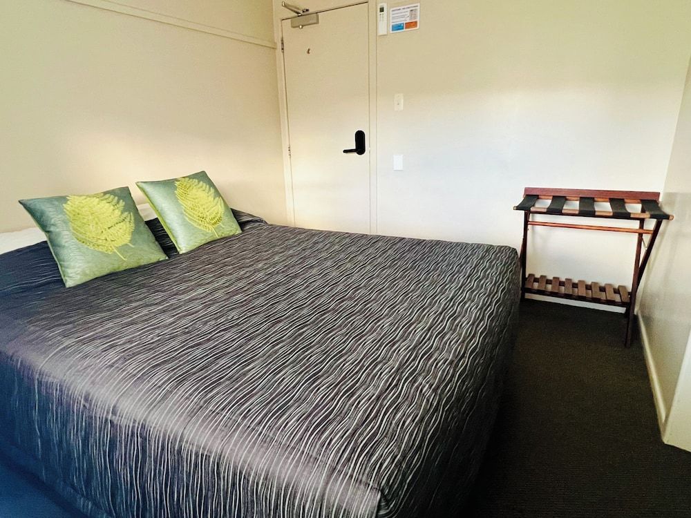 Double Room with own toilet (shared shower)