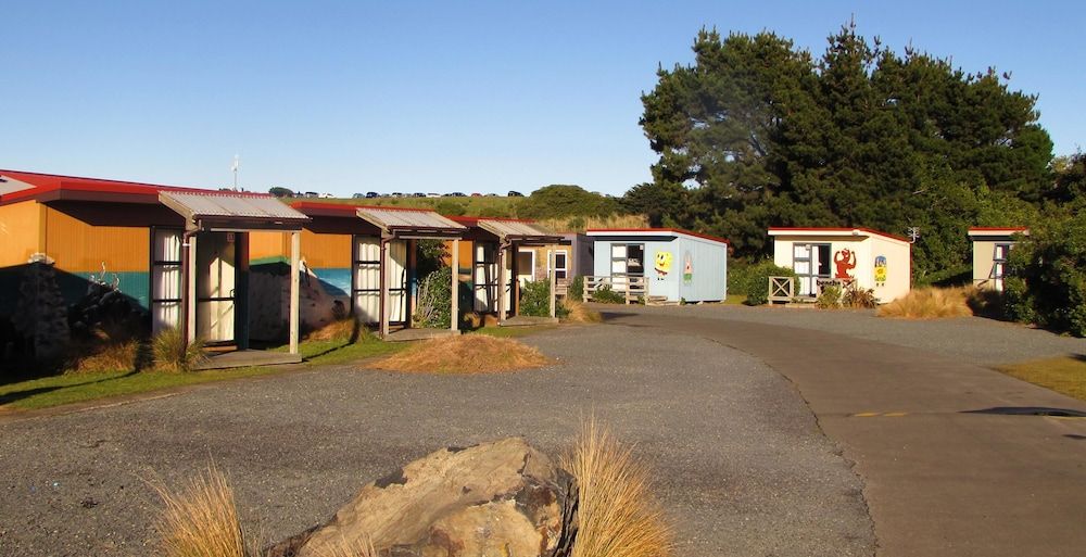 Dunedin Holiday Park & Motels TV Cabin, Shared Bathroom (linen not included) 4