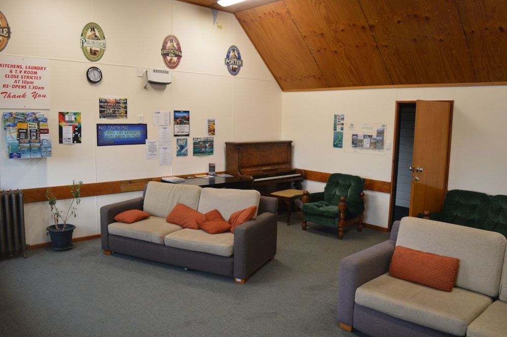 Dunedin Holiday Park & Motels Standard Cabin, Shared Bathroom (linen not included) 8