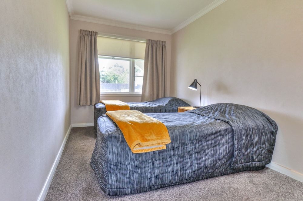 Aztec Motel Standard Suite, 2 Bedrooms, Non Smoking, Shared Bathroom (Unit) 2