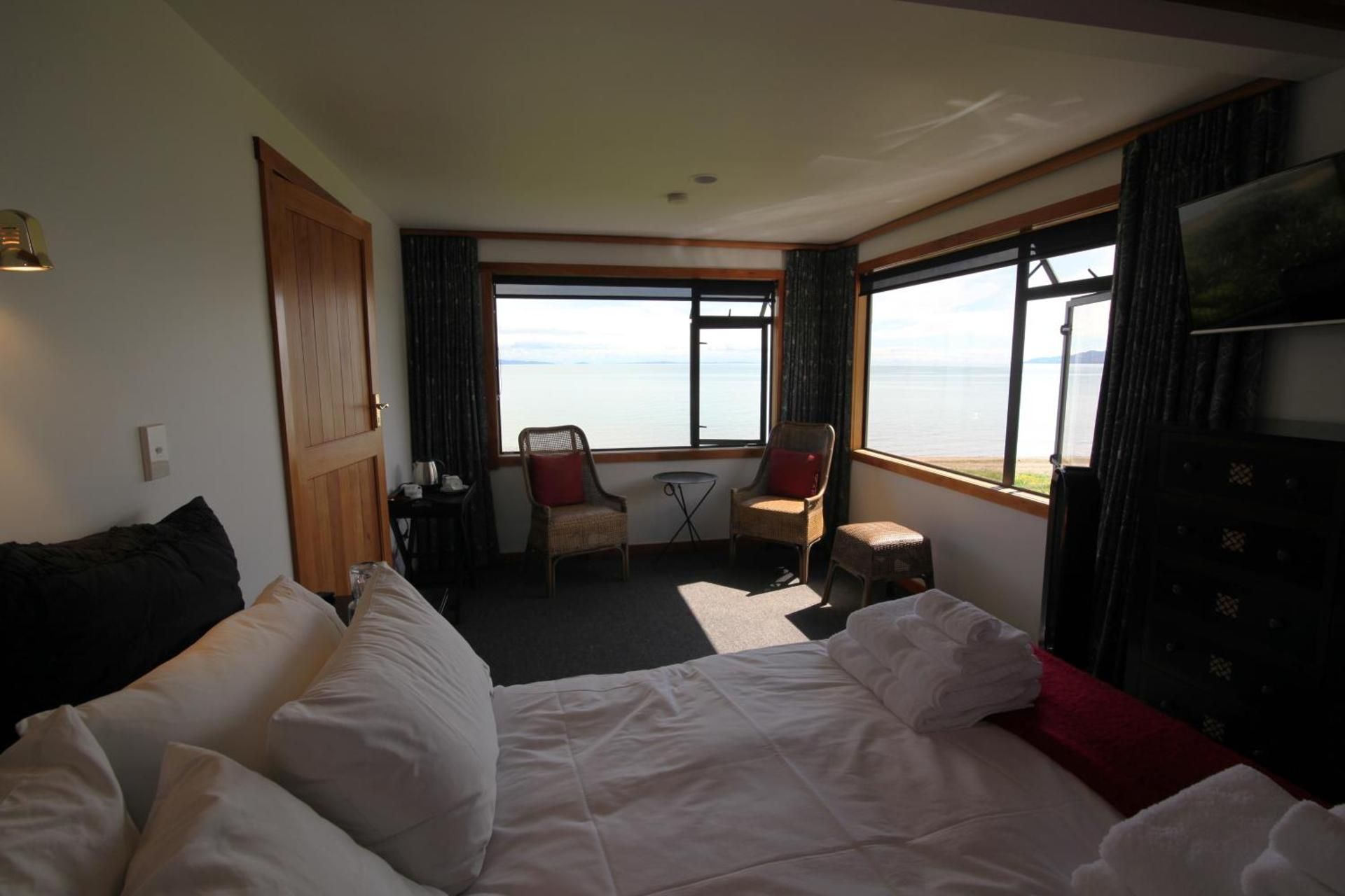 Queen Suite with Sea View - Piwakawaka
