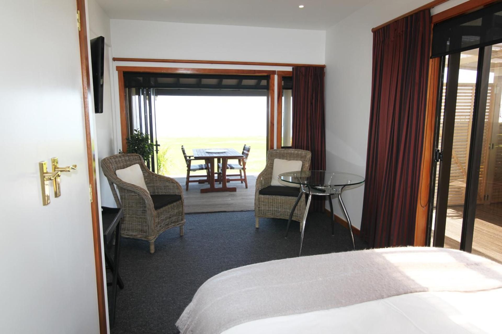 Deluxe Suite with Sea View - Kereru