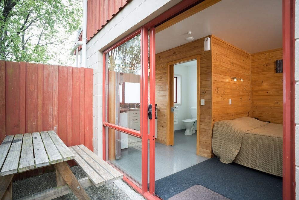 Nelson City TOP 10 Holiday Park One Bedroom Motel - Private Bathroom/Own Kitchenette 7