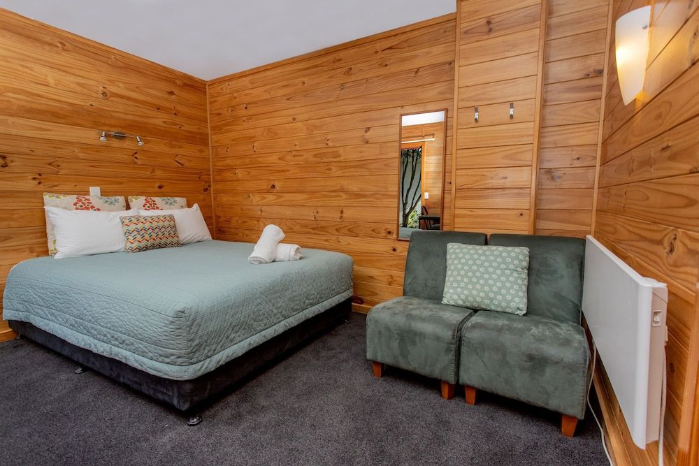 Nelson City TOP 10 Holiday Park One Bedroom Motel - Private Bathroom/Own Kitchenette 2