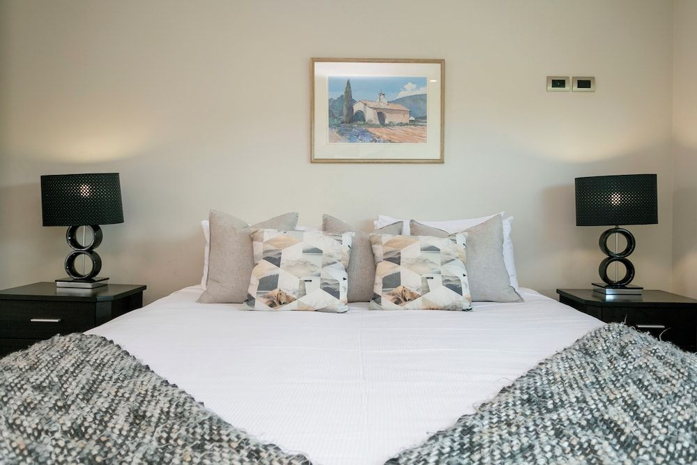 Sacred Waters Penthouse, 4 Bedrooms, Lake View 6