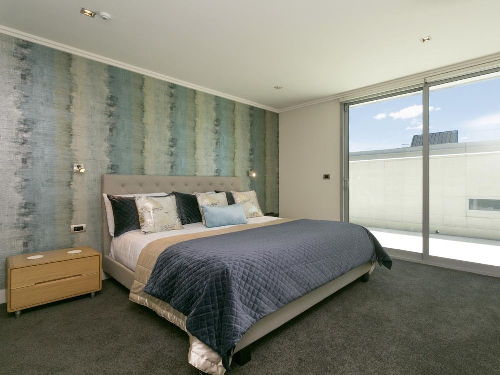 Sacred Waters Penthouse, 4 Bedrooms, Lake View