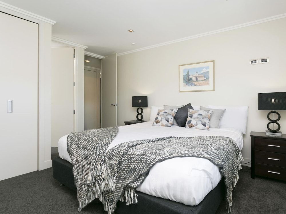 Sacred Waters Penthouse, 4 Bedrooms, Lake View 9