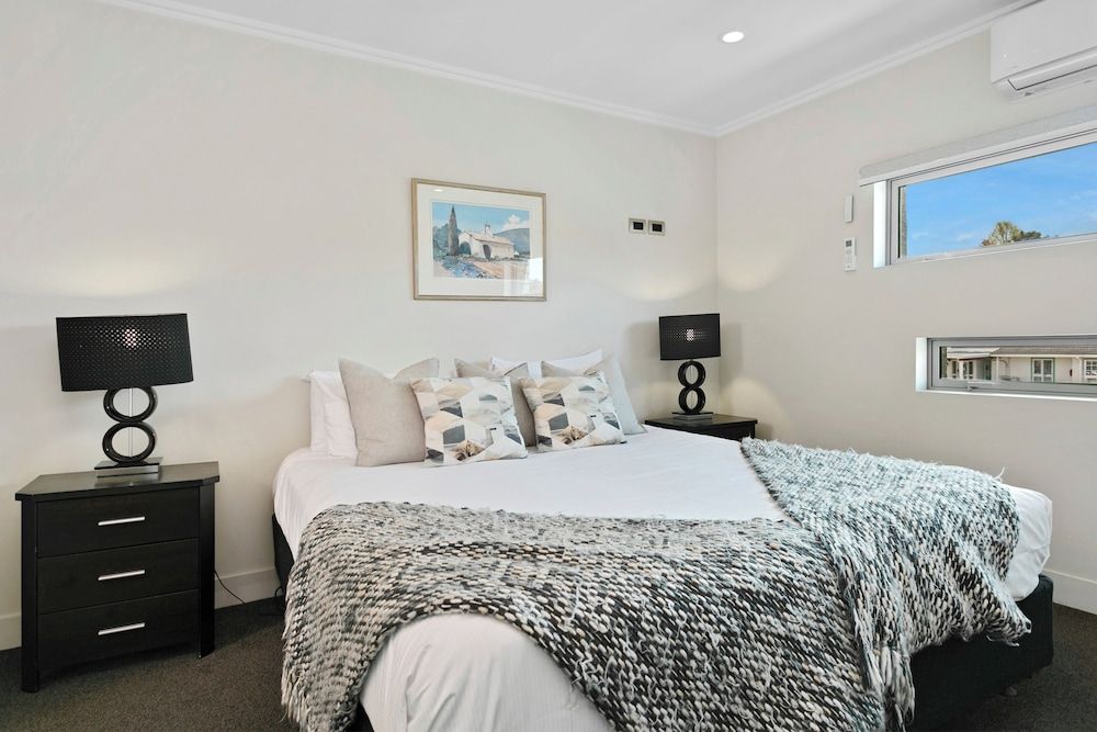 Sacred Waters Penthouse, 4 Bedrooms, Lake View 7