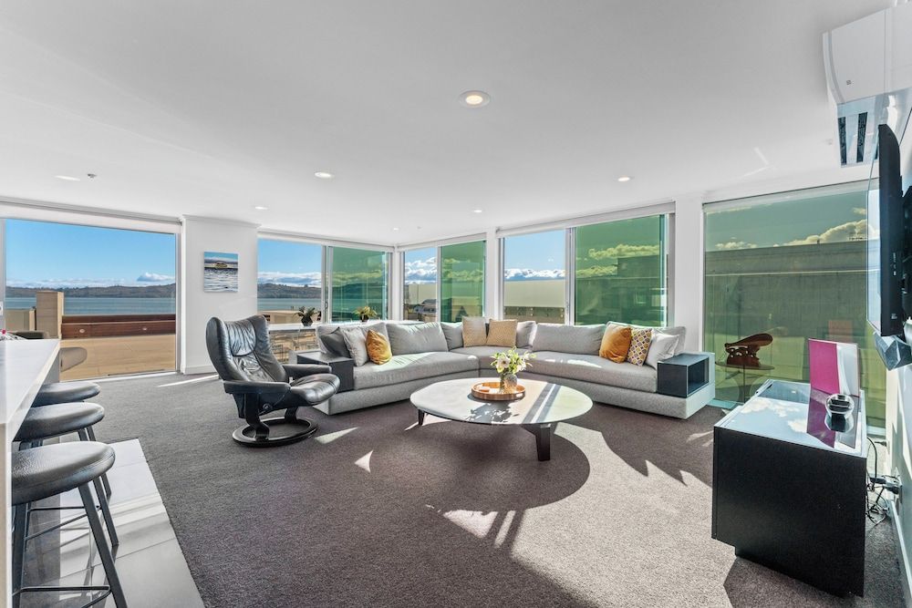 Sacred Waters Penthouse, 4 Bedrooms, Lake View 16