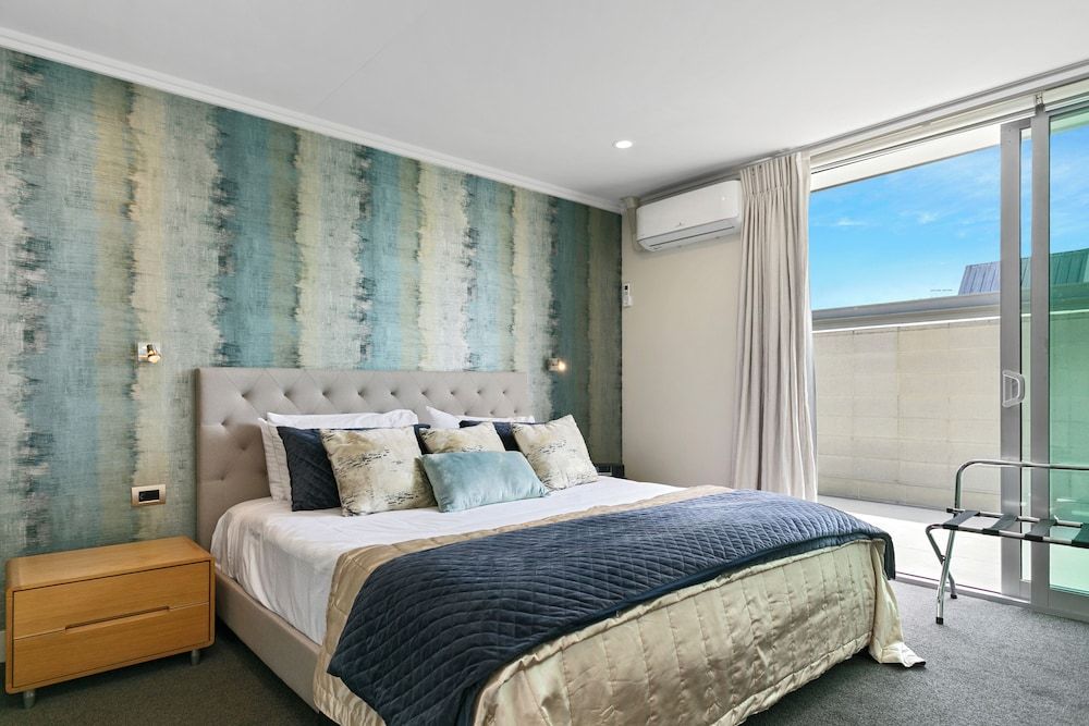 Sacred Waters Penthouse, 4 Bedrooms, Lake View 5