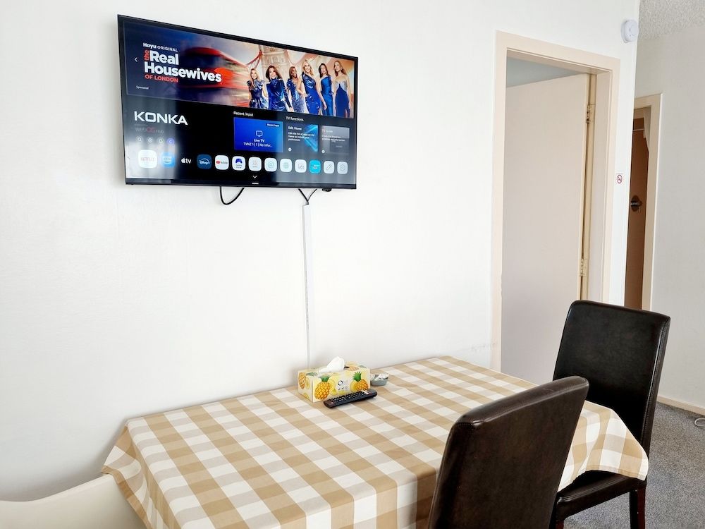 Cedar Lodge Motel Hamilton Standard Suite, 1 Bedroom, Non Smoking, Kitchen 18