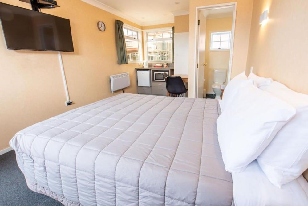 Classic Studio, 1 King Bed, Jetted Tub
