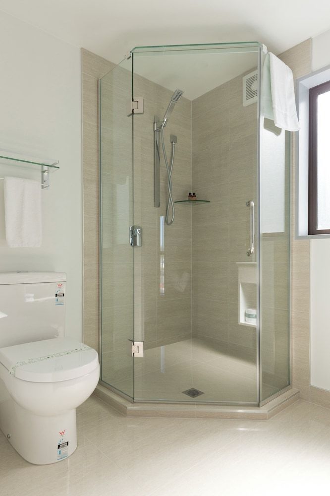 2 on Whiteleigh and 239 on Lincoln Motel Luxury Apartment, 3 Bedrooms 7