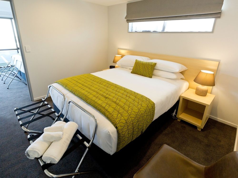 2 on Whiteleigh and 239 on Lincoln Motel Family Suite 3