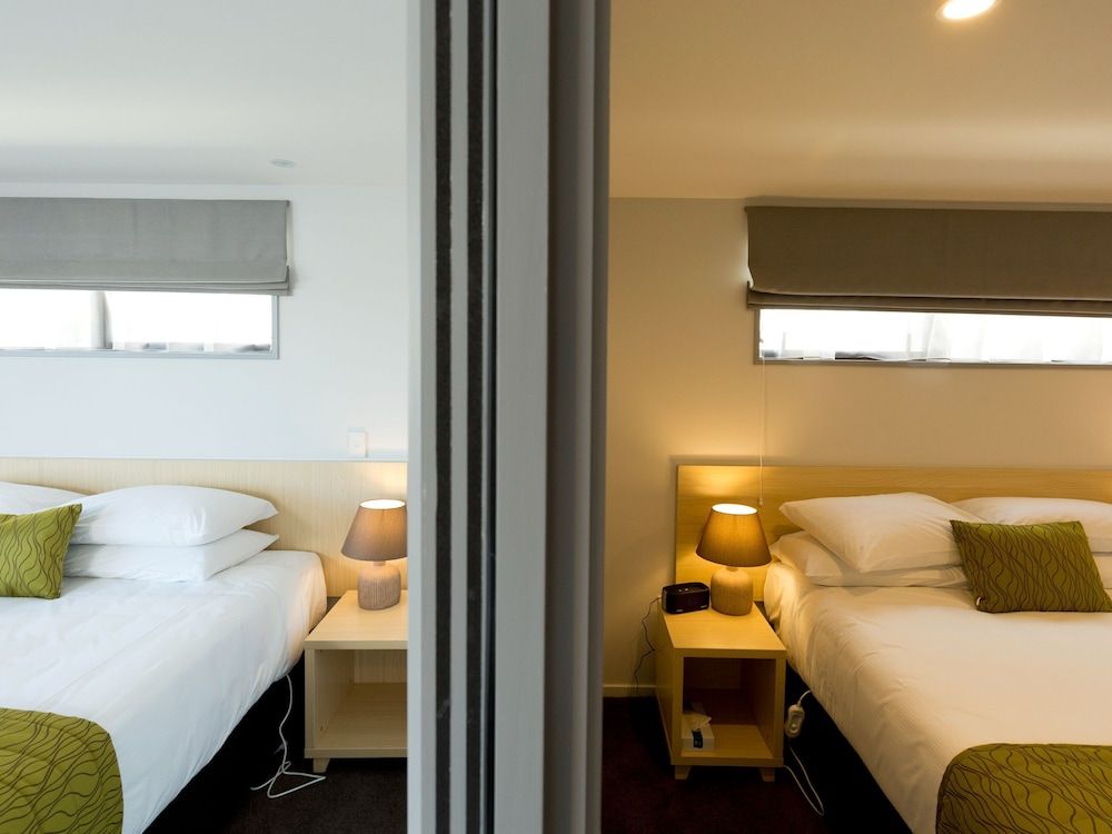 2 on Whiteleigh and 239 on Lincoln Motel Family Suite 2