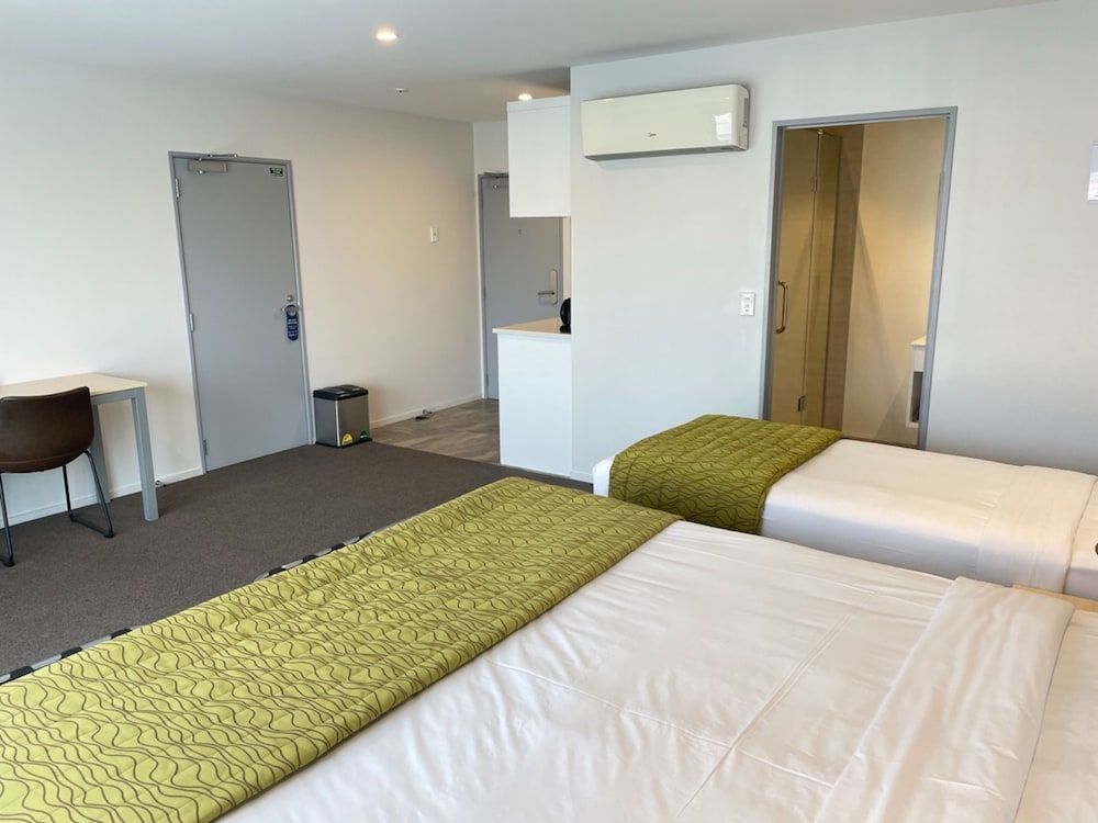 2 on Whiteleigh and 239 on Lincoln Motel Family Studio for 3 3