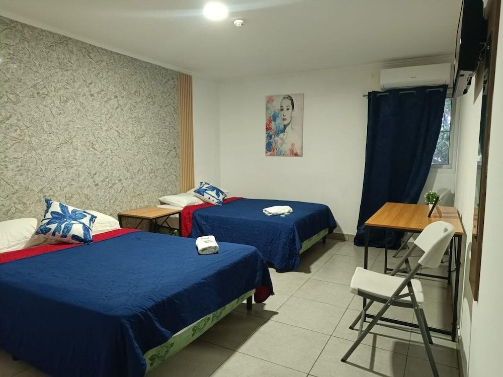 Express Inn Panama International Airport Hostel Classic Double Room 2