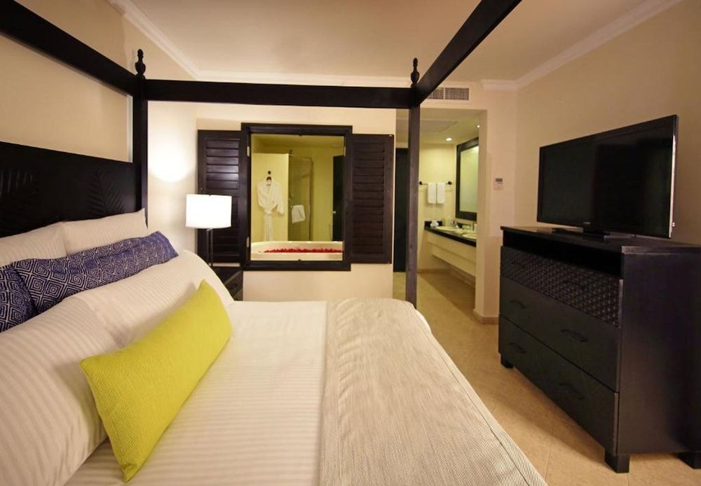 Deluxe Double Partial Ocean View
