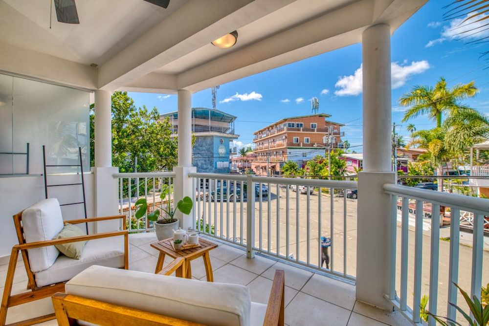 Tropical Suites Hotel Town View King Suite 9