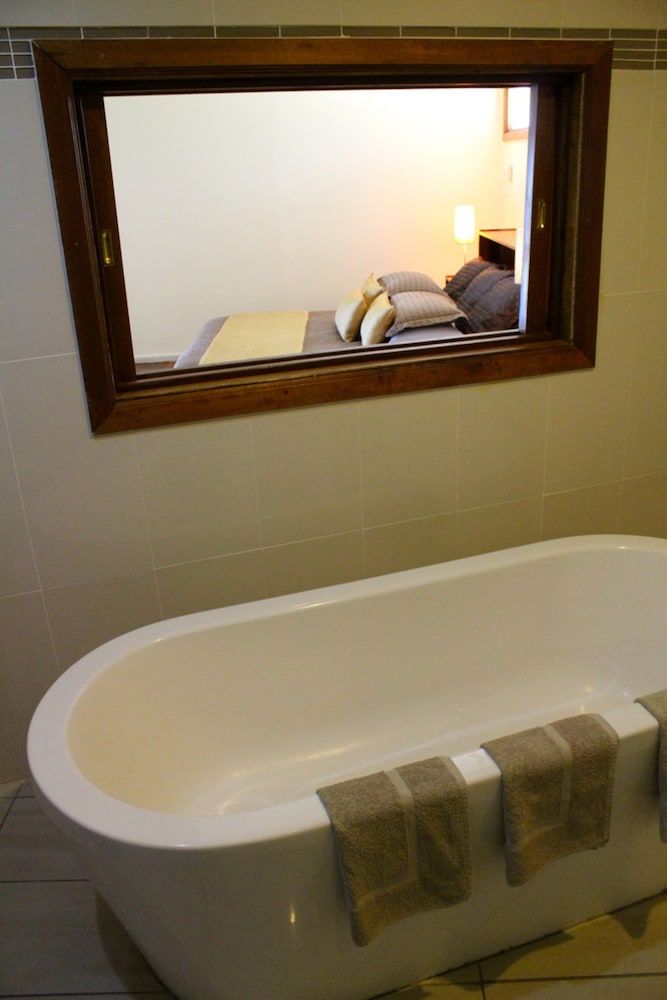 Premier Room, Poolside