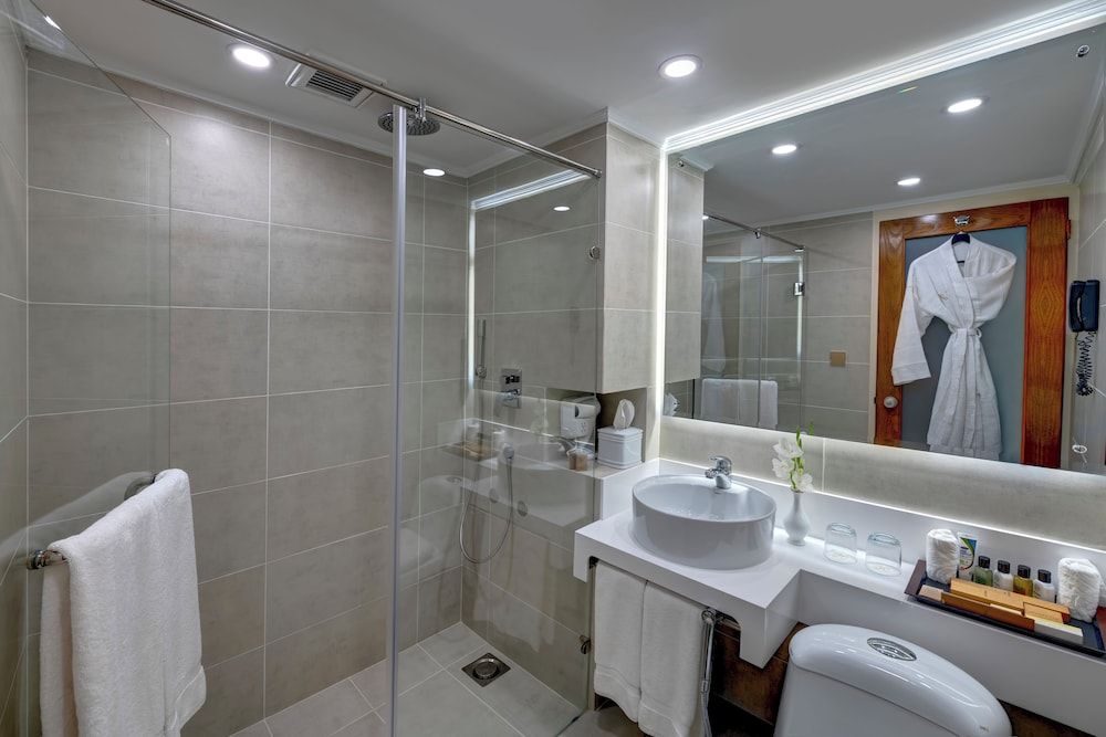 Pearl Continental Rawalpindi Executive Double Room, 1 King Bed, Smoking, Private Bathroom 5