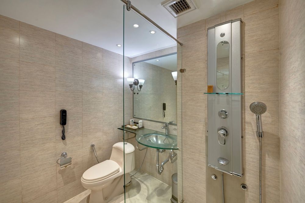 Pearl Continental Rawalpindi Standard Twin Room, Private Bathroom 4