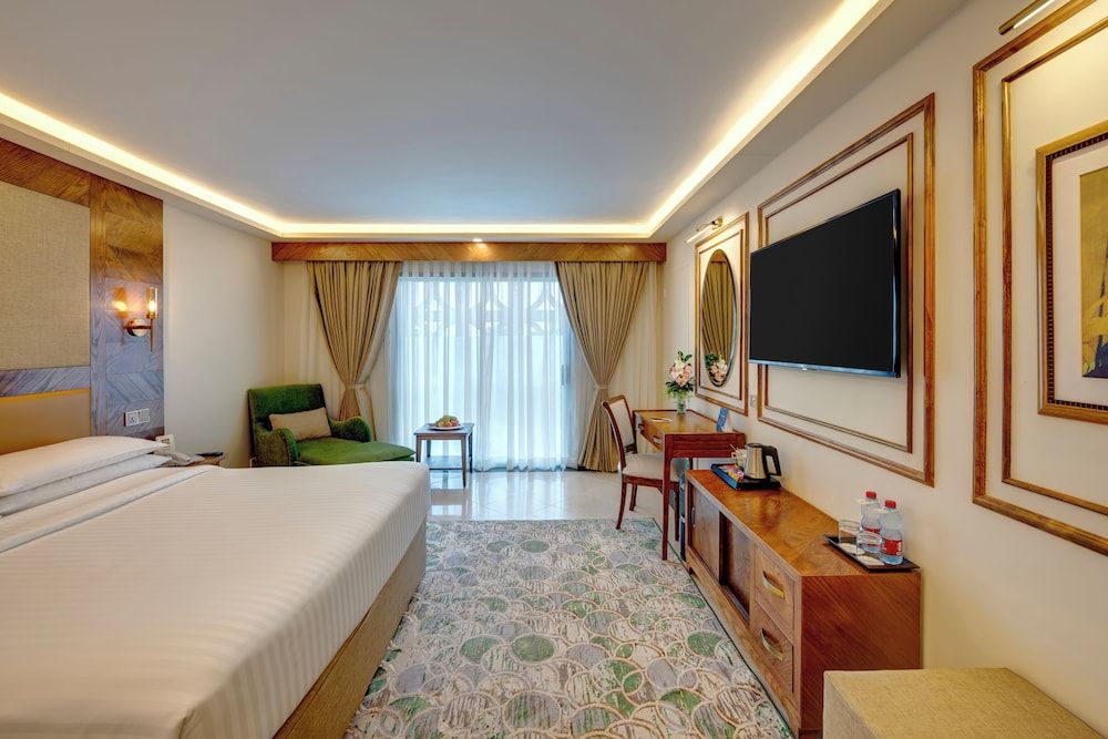 Pearl Continental Rawalpindi Executive Double Room, 1 King Bed, Smoking, Private Bathroom 2