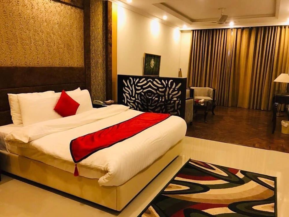 Shangrila Resort Hotel Murree Executive Suite Room 2