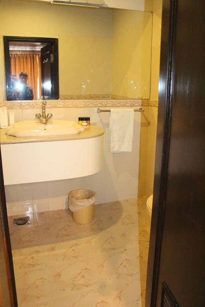 Shangrila Resort Hotel Murree Deluxe Room 6