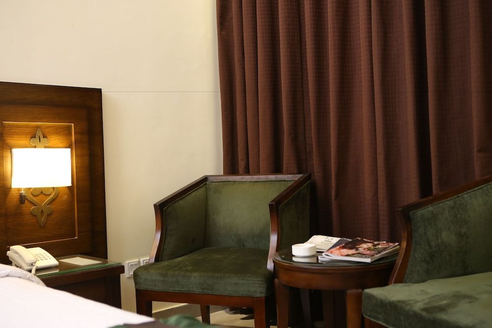 Dreamworld Resort, Hotel & Golf Course Superior Suite, 1 King Bed, Garden View, Garden Area 8