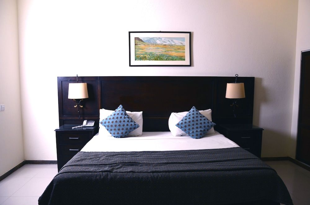 Executive Suite, 2 Bathrooms, Garden Area