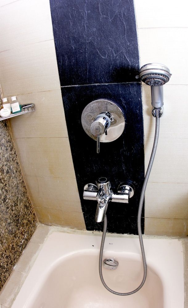 Dreamworld Resort, Hotel & Golf Course Suite, 1 Double Bed, Bathtub, Garden Area 6