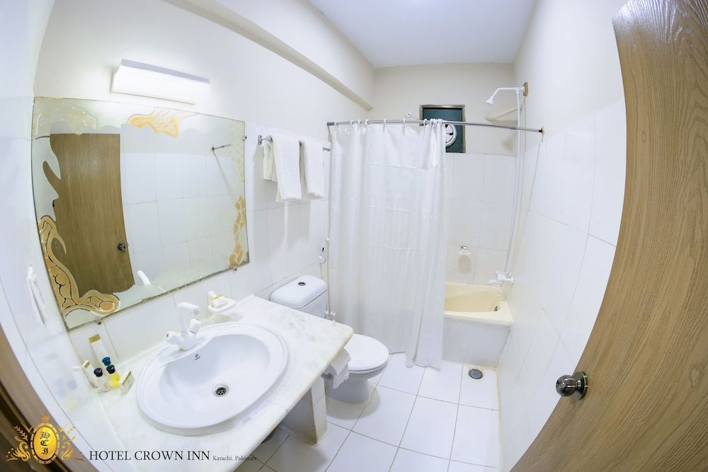 Hotel Crown Inn Deluxe Double Room, 1 Double Bed 6