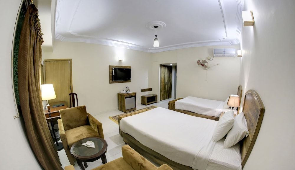 Hotel Crown Inn Executive Twin Room 8