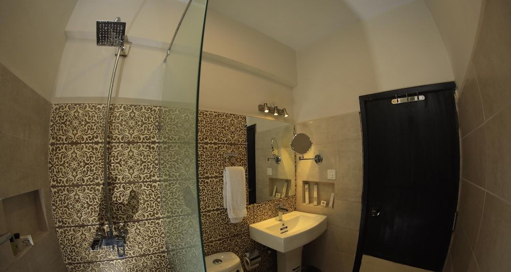 Hotel Crown Inn Executive Double Room 8