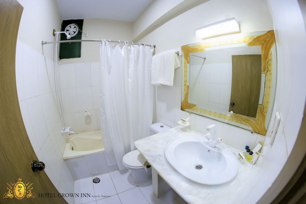 Hotel Crown Inn Executive Twin Room 9