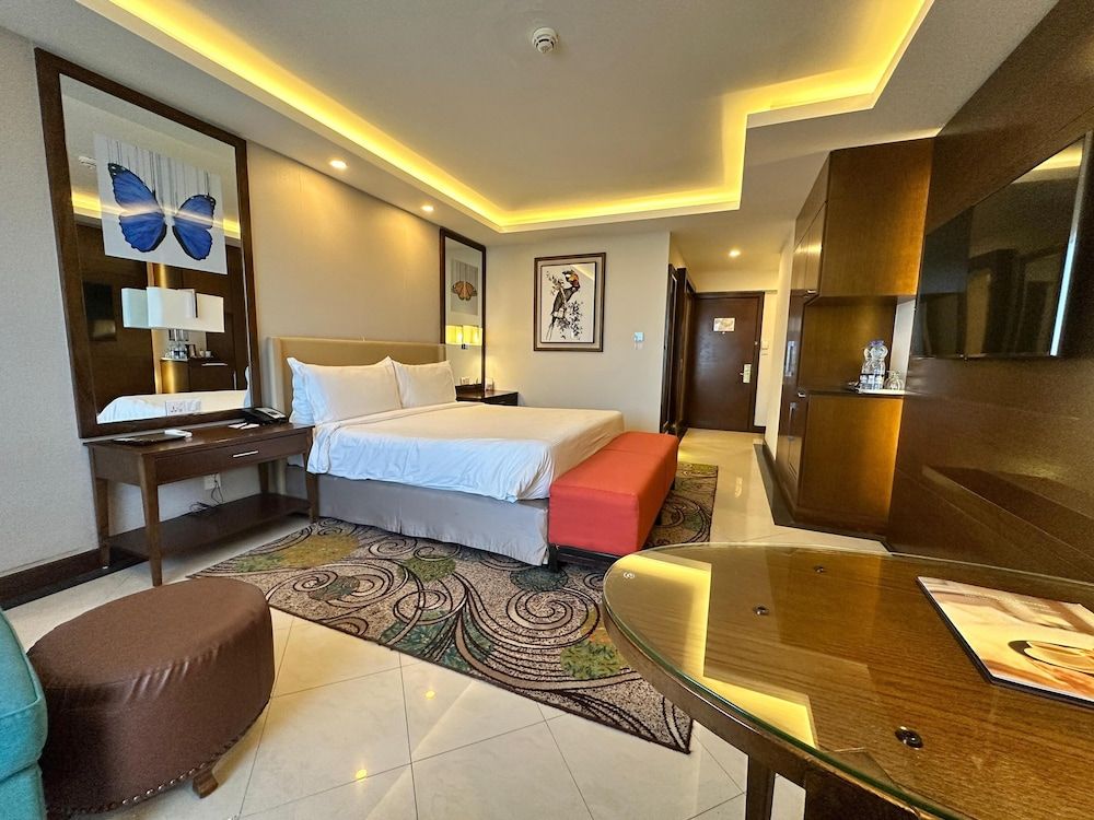 Deluxe Suite, 1 Bedroom, Private Bathroom, Garden View