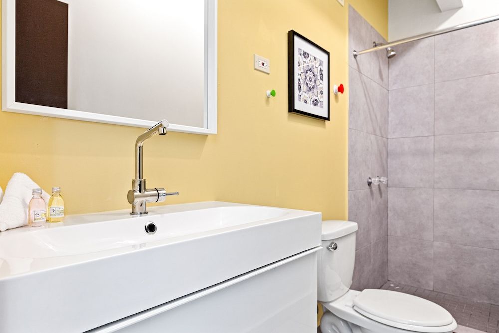 RINCON PLAZA HOTEL Standard Single Room, Balcony, Park View 9