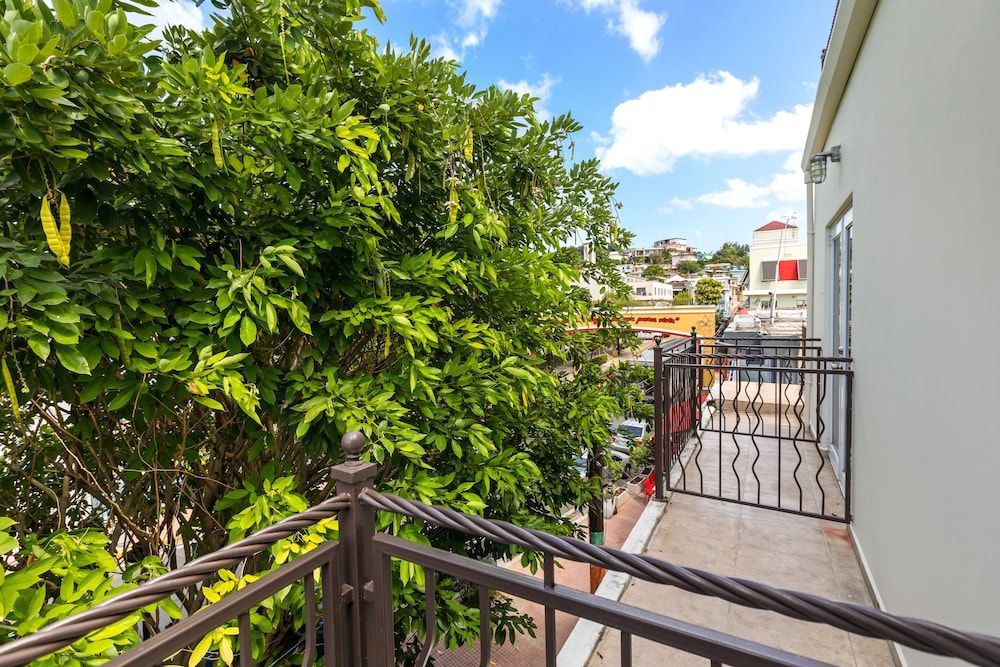 RINCON PLAZA HOTEL Standard Single Room, Balcony, Park View 8