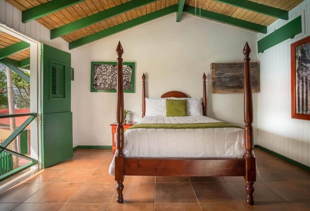 Hacienda Juanita Standard Queen Room Economy- Robusta II 2