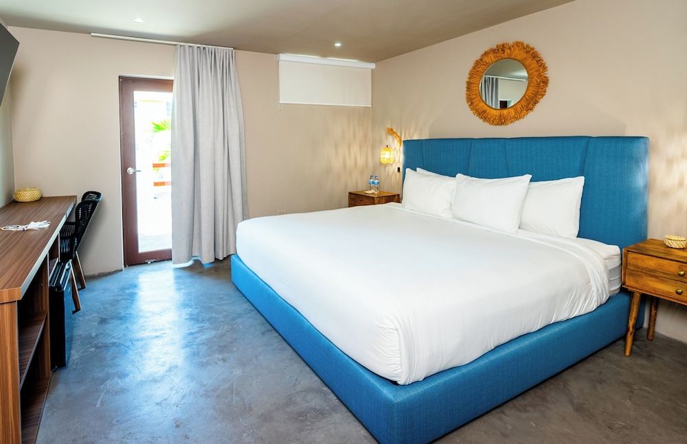 Parguera Plaza Hotel - Adults Only Deluxe Room, 1 King Bed, Garden View 8