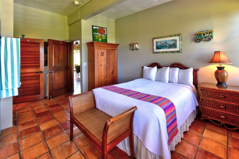 Standard Room, 1 Queen Bed, Private Bathroom (High Standard Rooms - Queen)