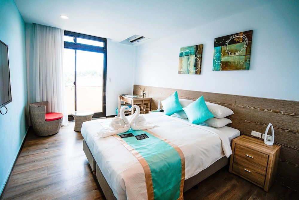 Palau Hotel Deluxe Twin Room 7