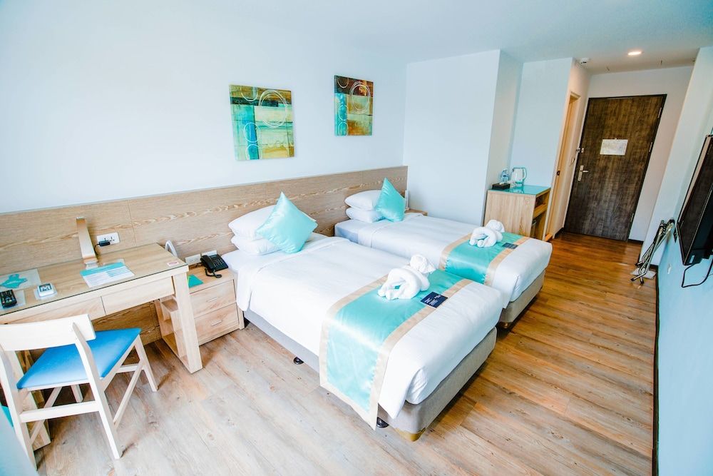 Palau Hotel Deluxe Twin Room 5