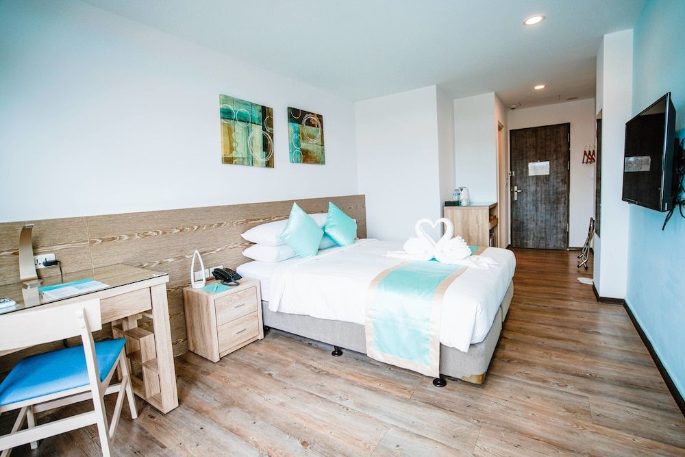 Palau Hotel Deluxe Twin Room 4