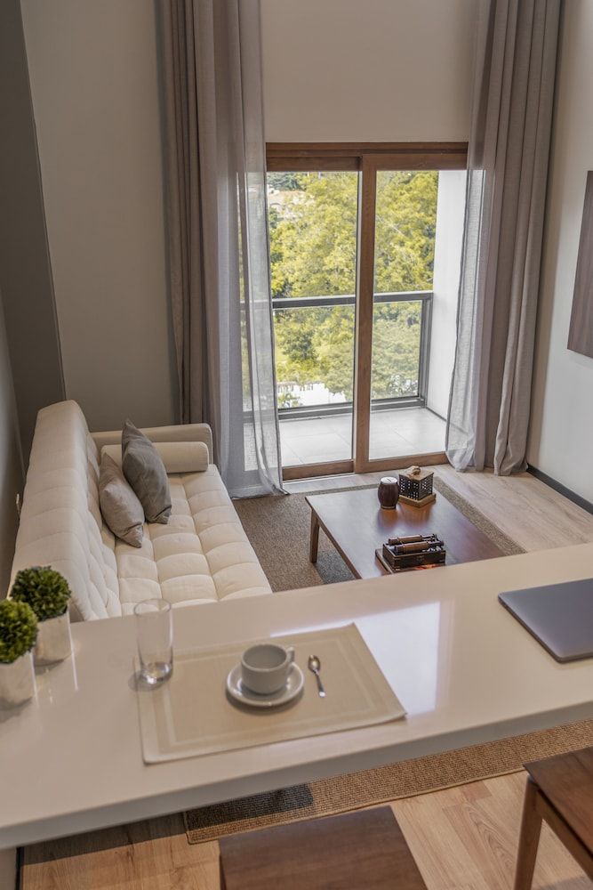 Five Hotel & Residences Loft 6